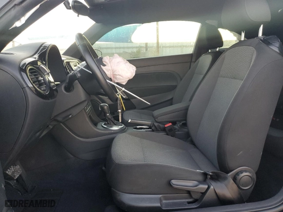 2019 Volkswagen Beetle S with VIN 3VWFD7AT1KM712367, listed as a Copart auction lot 88307645 with 35,470 mi miles and Non Repairable. Bid and sale history available at carsss.com. Image 7.