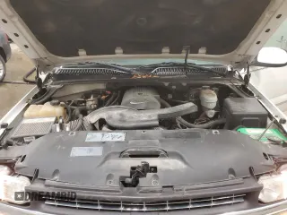2003 Chevrolet Suburban LT with VIN 3GNEC16Z33G340100, listed as a Copart auction lot 43993315 with 236,836 mi miles and Clean Title. Bid and sale history available at carsss.com. Image 12.
