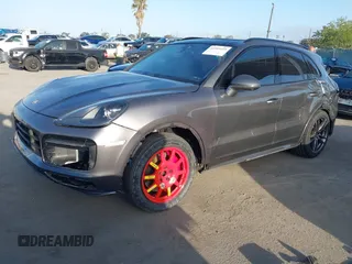 2021 Porsche Cayenne GTS z VIN WP1AG2AY0MDA35148, wystawiony jako IAAI lot #41949459 z przebiegiem 12 844 mil mil oraz . Historia ofert i sprzedaży dostępna na DreamBid. Obrazek 18.