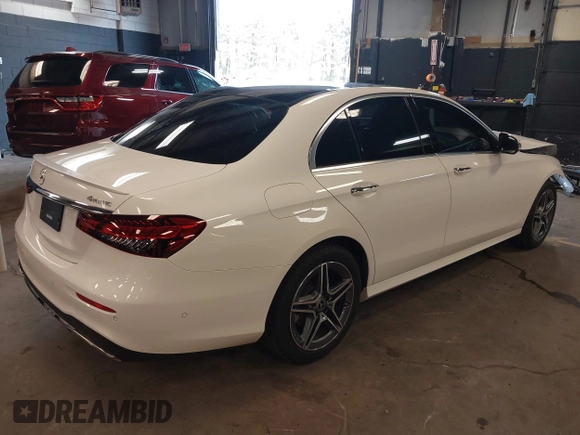 2023 Mercedes-Benz E 350 z VIN W1KZF8EB2PB137329, wystawiony jako IAAI lot #42160967 z przebiegiem 8 718 mil mil oraz . Historia ofert i sprzedaży dostępna na DreamBid. Obrazek 4.
