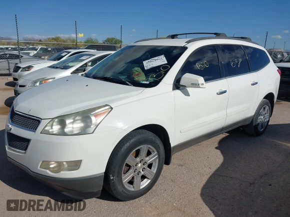 2011 Chevrolet Traverse 1LT z VIN 1GNKRGED1BJ288778, wystawiony jako IAAI lot #42064961 z przebiegiem 229 685 mil mil oraz . Historia ofert i sprzedaży dostępna na DreamBid. Obrazek 2.