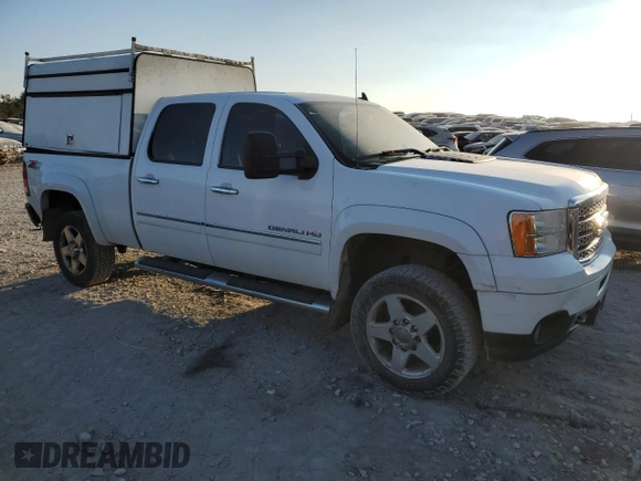 2011 GMC Sierra 2500HD Denali with VIN 1GT125CG4BF136605, listed as a Copart auction lot 83184234 with 221,476 mi miles and Salvage title. Bid and sale history available at DreamBid. Image 4.