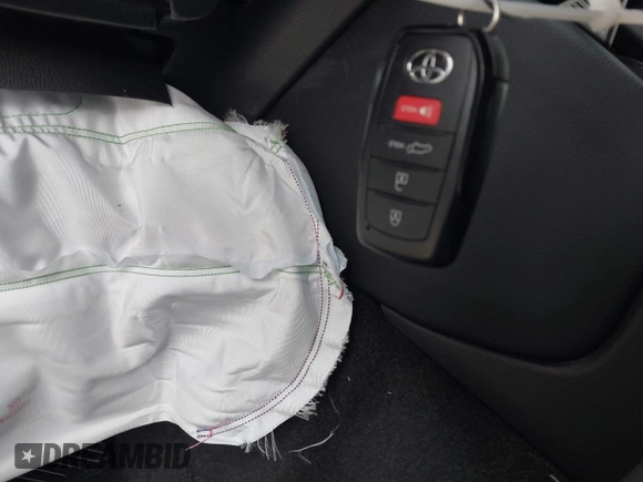 2024 Toyota Land Cruiser z VIN JTEABFAJ9RK015313, wystawiony jako IAAI lot #41573592 z przebiegiem 11 124 mil mil oraz . Historia ofert i sprzedaży dostępna na DreamBid. Obrazek 11.