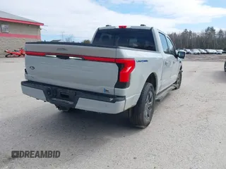 2024 Ford F-150 Lightning Lariat z VIN 1FT6W5L73RWG16719, wystawiony jako IAAI lot #41889644 z przebiegiem 5031 mil mil oraz . Historia ofert i sprzedaży dostępna na DreamBid. Obrazek 4.