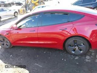 2023 Tesla Model 3 z VIN 5YJ3E1EA8PF463179, wystawiony jako IAAI lot #41738318 z przebiegiem 37 990 mil mil oraz . Historia ofert i sprzedaży dostępna na DreamBid. Obrazek 14.