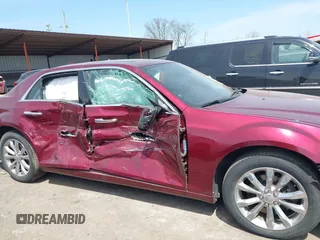 2019 Chrysler 300 Limited with VIN 2C3CCAKG3KH586622, listed as a IAAI auction lot 42050999 with 63,861 mi miles. Bid and sale history available at carsss.com. Image 13.