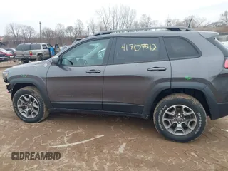 2020 Jeep Cherokee Trailhawk с VIN 1C4PJMBX2LD562699, выставлен на аукционе IAAI как лот 41707512 с пробегом 152 729 миль миль и . История ставок и продаж доступна на DreamBid. Изображение 15.