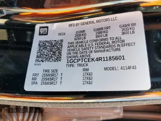 2024 Chevrolet Colorado 4WD LT z VIN 1GCPTCEK4R1185601, wystawiony jako Copart lot #56125935 z przebiegiem 3 747 mil mil oraz Szkoda całkowita • Salvage title. Historia ofert i sprzedaży dostępna na DreamBid. Obrazek 12.