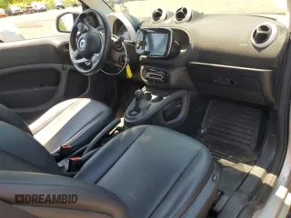 2016 Smart fortwo Passion z VIN WMEFJ5DA5GK123218, wystawiony jako Copart lot #58978095 z przebiegiem 73 608 mil mil oraz Szkody całkowita. Historia ofert i sprzedaży dostępna na DreamBid. Obrazek 8.