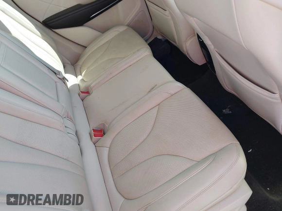 2015 Lincoln MKC with VIN 5LMTJ2AH8FUJ31911, listed as a IAAI auction lot 41735017 with 76,332 mi miles. Bid and sale history available at carsss.com. Image 8.