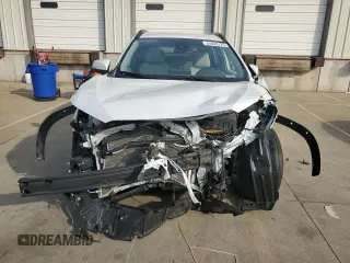 2022 Toyota Corolla Cross LE z VIN 7MUCAAAG0NV034364, wystawiony jako Copart lot #54845725 z przebiegiem 28 200 mil mil oraz Szkody całkowita. Historia ofert i sprzedaży dostępna na DreamBid. Obrazek 5.