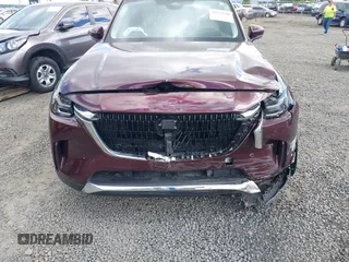 2024 Mazda CX-90 Premium z VIN JM3KKDHD0R1108232, wystawiony jako IAAI lot #42224398 z przebiegiem 3 934 mil mil oraz . Historia ofert i sprzedaży dostępna na DreamBid. Obrazek 6.