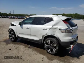 2024 Volvo XC40 Plus Bright Theme z VIN YV4L12UE9R2224474, wystawiony jako Copart lot #52773045 z przebiegiem 13 308 mil mil oraz Szkody całkowita. Historia ofert i sprzedaży dostępna na DreamBid. Obrazek 2.