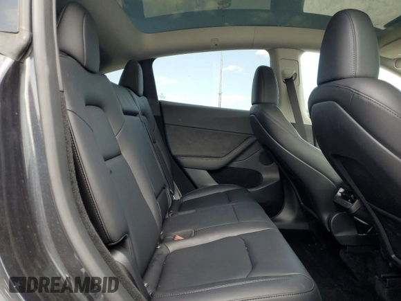 2024 Tesla Model Y Long Range z VIN 7SAYGDEE9RF186388, wystawiony jako Copart lot #58471595 z przebiegiem 23 185 mil mil oraz Szkoda całkowita • Salvage title. Historia ofert i sprzedaży dostępna na DreamBid. Obrazek 10.