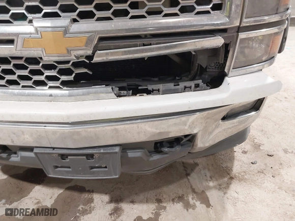 2014 Chevrolet Silverado 1500 LT with VIN 1GCUKREC4EF193227, listed as a IAAI auction lot 41323597 with 189,886 mi miles. Bid and sale history available at carsss.com. Image 6.
