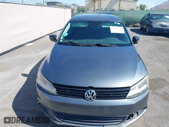 2013 Volkswagen Jetta S с VIN 3VW2K7AJ2DM379876, выставлен на аукционе IAAI как лот 42302215 с пробегом 157 477 миль миль и . История ставок и продаж доступна на DreamBid. Изображение 12.