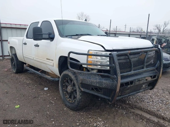 2014 Chevrolet Silverado 2500HD LT with VIN 1GC1KXC83EF101093, listed as a IAAI auction lot 41368673 with 286,280 mi miles. Bid and sale history available at carsss.com. Image 1.