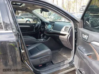 2017 Toyota Highlander XLE with VIN 5TDJZRFH9HS442134, listed as a IAAI auction lot 41647383 with NaN miles. Bid and sale history available at carsss.com. Image 5.