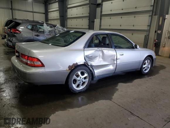 2001 Lexus ES 300 with VIN JT8BF28GX10342284, listed as a Copart auction lot 50075685 with 208,211 mi miles and Salvage Title. Bid and sale history available at DreamBid. Image 3.