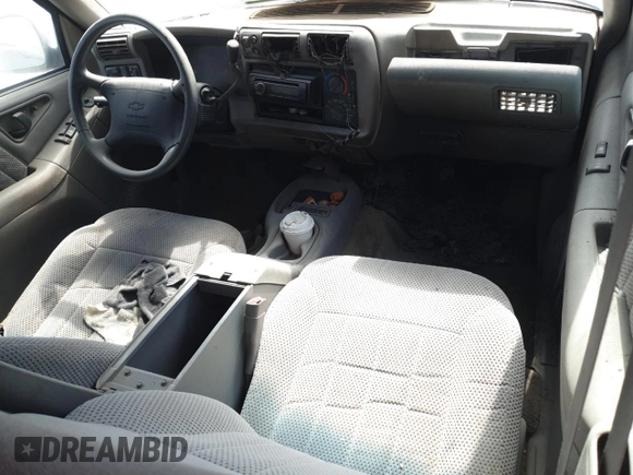 1995 Chevrolet Blazer с VIN 1GNDT13W8S2197190, выставлен на аукционе Copart как лот 52053765 с пробегом Не указан миль и На запчасти • Non repairable. История ставок и продаж доступна на DreamBid. Изображение 8.