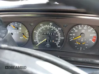 1991 Mercedes-Benz 190 z VIN WDBDA29D0MF832696, wystawiony jako IAAI lot #41796176 z przebiegiem 197 693 mil mil oraz . Historia ofert i sprzedaży dostępna na DreamBid. Obrazek 7.