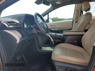 2021 Toyota Sienna XLE with VIN 5TDYRKEC1MS045992, listed as a Copart auction lot 52883385 with 47,847 mi miles and Clean Title. Bid and sale history available at DreamBid. Image 7.