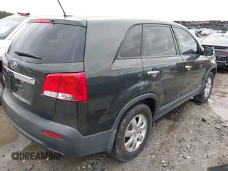 2013 Kia Sorento LX with VIN 5XYKTCA63DG332597, listed as a IAAI auction lot 41956047 with 180,570 mi miles. Bid and sale history available at carsss.com. Image 4.