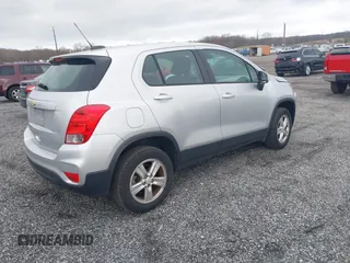 2018 Chevrolet Trax LS with VIN KL7CJNSB3JB568140, listed as a IAAI auction lot 41906602 with 137,506 mi miles and . Bid and sale history available at carsss.com. Image 4.