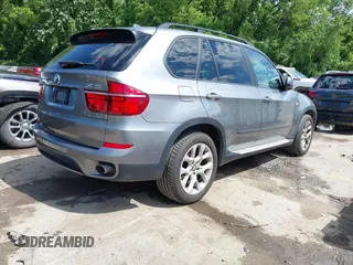 2012 BMW X5 35i z VIN 5UXZV4C50CL989684, wystawiony jako IAAI lot #42284840 z przebiegiem 134 056 mil mil oraz . Historia ofert i sprzedaży dostępna na DreamBid. Obrazek 4.
