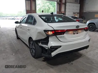2020 Kia Forte LXS z VIN 3KPF24AD0LE255174, wystawiony jako IAAI lot #42273738 z przebiegiem 72 237 mil mil oraz . Historia ofert i sprzedaży dostępna na DreamBid. Obrazek 18.