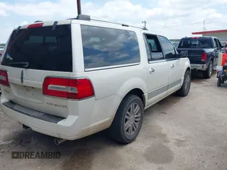 2007 Lincoln Navigator z VIN 5LMFL27567LJ14424, wystawiony jako IAAI lot #42202680 z przebiegiem 266 419 mil mil oraz . Historia ofert i sprzedaży dostępna na DreamBid. Obrazek 4.