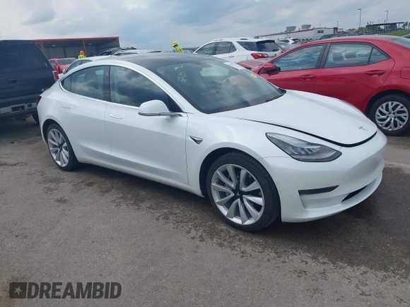 2020 Tesla Model 3 Standard Range Plus z VIN 5YJ3E1EA9LF598682, wystawiony jako IAAI lot #42247434 z przebiegiem 28 835 mil mil oraz . Historia ofert i sprzedaży dostępna na DreamBid. Obrazek 1.