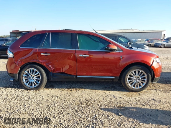 2014 Lincoln MKX with VIN 2LMDJ8JK2EBL00416, listed as a IAAI auction lot 40693429 with 118,427 mi miles. Bid and sale history available at carsss.com. Image 13.