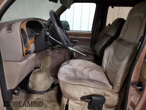 1997 Ford Econoline Commercial z VIN 1FDEE14L0VHA01896, wystawiony jako Copart lot #43561985 z przebiegiem 203 840 mil mil oraz Nie do naprawy. Historia ofert i sprzedaży dostępna na DreamBid. Obrazek 7.