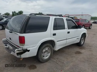 2001 GMC Jimmy SLE z VIN 1GKCS13W312208879, wystawiony jako IAAI lot #42284916 z przebiegiem 204 219 mil mil oraz . Historia ofert i sprzedaży dostępna na DreamBid. Obrazek 4.
