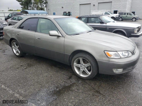 1998 Lexus ES 300 Luxury Sport Sdn with VIN JT8BF28G5W5019240, listed as a Copart auction lot 51010885 with 84,785 mi miles and Salvage Title. Bid and sale history available at carsss.com. Image 4.