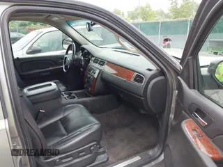 2008 Chevrolet Tahoe 2LT with VIN 1GNFK13058R248720, listed as a IAAI auction lot 42752215 with 245,050 mi miles and . Bid and sale history available at DreamBid. Image 5.