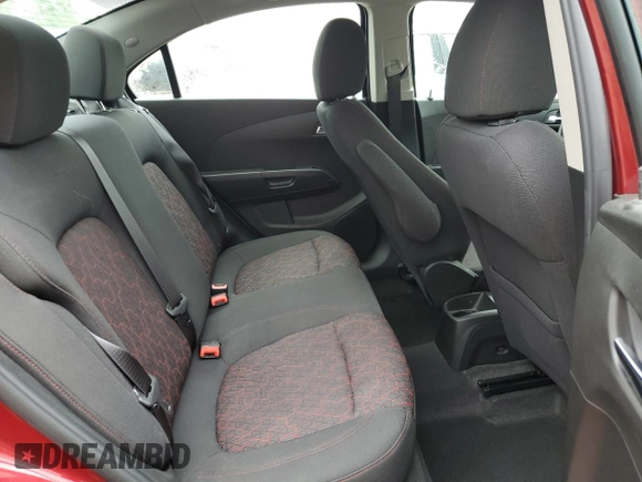 2018 Chevrolet Sonic LT z VIN 1G1JD5SH6J4104665, wystawiony jako Copart lot #55345805 z przebiegiem 45 607 mil mil oraz Szkoda całkowita • Salvage title. Historia ofert i sprzedaży dostępna na DreamBid. Obrazek 10.