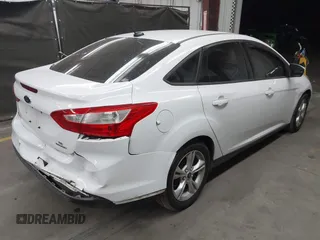 2014 Ford Focus SE with VIN 1FADP3F22EL437727, listed as a IAAI auction lot 42001593 with 90,814 mi miles. Bid and sale history available at carsss.com. Image 4.