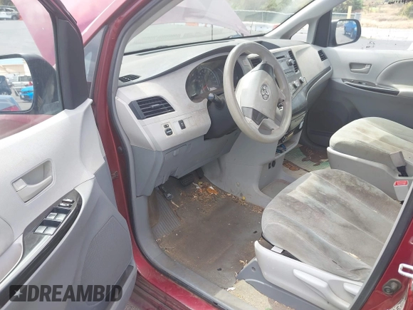 2012 Toyota Sienna с VIN 5TDZK3DC5CS195229, выставлен на аукционе IAAI как лот 42291832 с пробегом 209 120 миль миль и . История ставок и продаж доступна на DreamBid. Изображение 5.