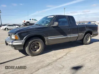 1996 GMC Sonoma SLS with VIN 1GTCS19XXT8530270, listed as a Copart auction lot 45520675 with 263,828 mi miles and Salvage Title. Bid and sale history available at carsss.com. Image 1.
