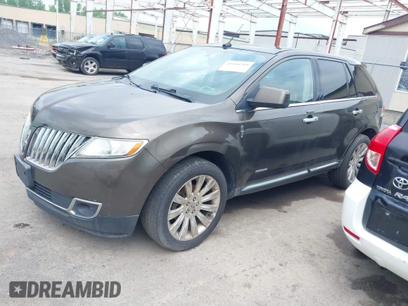 2011 Lincoln MKX z VIN 2LMDJ8JK5BBJ14834, wystawiony jako IAAI lot #42456295 z przebiegiem 171 966 mil mil oraz . Historia ofert i sprzedaży dostępna na DreamBid. Obrazek 2.
