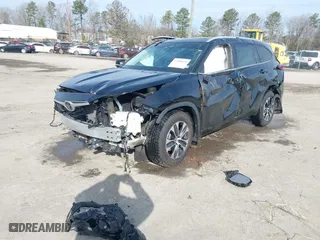 2022 Toyota Highlander XLE with VIN 5TDHZRBH2NS257729, listed as a IAAI auction lot 41580650 with 63,394 mi miles. Bid and sale history available at carsss.com. Image 18.