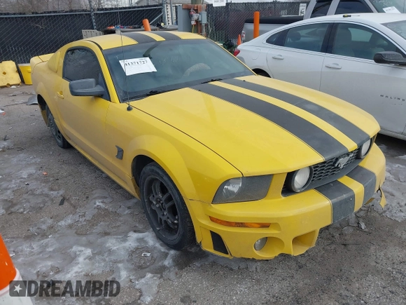 2005 Ford Mustang Deluxe with VIN 1ZVFT80N255238404, listed as a IAAI auction lot 41371727 with 150,443 mi miles. Bid and sale history available at carsss.com. Image 1.