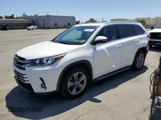 2018 Toyota Highlander Limited with VIN 5TDDZRFH5JS852061, listed as a Copart auction lot 62723315 with 52,496 mi miles and Salvage title. Bid and sale history available at DreamBid. Image 1.