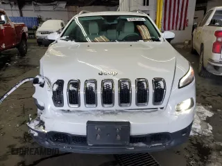 2017 Jeep Cherokee Latitude with VIN 1C4PJMCS7HW555326, listed as a Copart auction lot 87687345 with 89,717 mi miles and Salvage title. Bid and sale history available at DreamBid. Image 5.