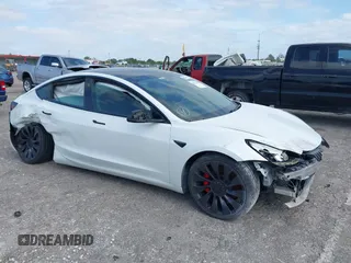 2021 Tesla Model 3 Performance z VIN 5YJ3E1EC5MF984891, wystawiony jako IAAI lot #42071151 z przebiegiem 72 883 mil mil oraz . Historia ofert i sprzedaży dostępna na DreamBid. Obrazek 1.