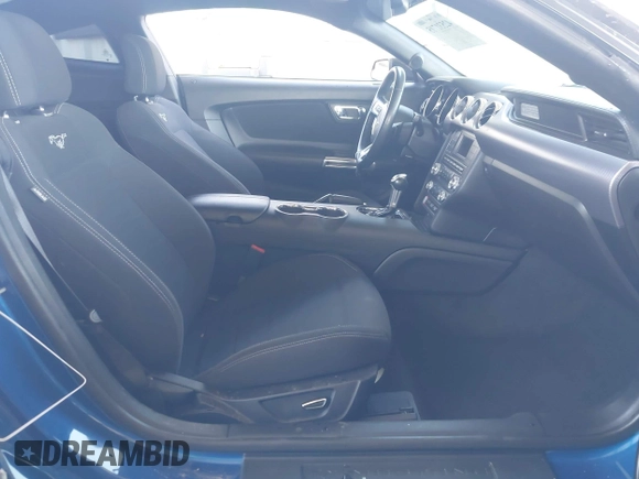 2017 Ford Mustang EcoBoost z VIN 1FA6P8TH9H5215435, wystawiony jako IAAI lot #42531715 z przebiegiem 81 730 mil mil oraz . Historia ofert i sprzedaży dostępna na DreamBid. Obrazek 5.
