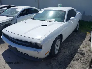2013 Dodge Challenger SXT z VIN 2C3CDYAG8DH569468, wystawiony jako IAAI lot #41792206 z przebiegiem 161 439 mil mil oraz . Historia ofert i sprzedaży dostępna na DreamBid. Obrazek 20.