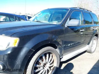 2009 Ford Escape XLT with VIN 1FMCU93G49KD15671, listed as a IAAI auction lot 41751527 with 208,697 mi miles. Bid and sale history available at carsss.com. Image 6.